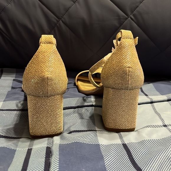 NEW Elegant Gold sparkling Strappy Block Heel Sandals - Picture 4 of 6